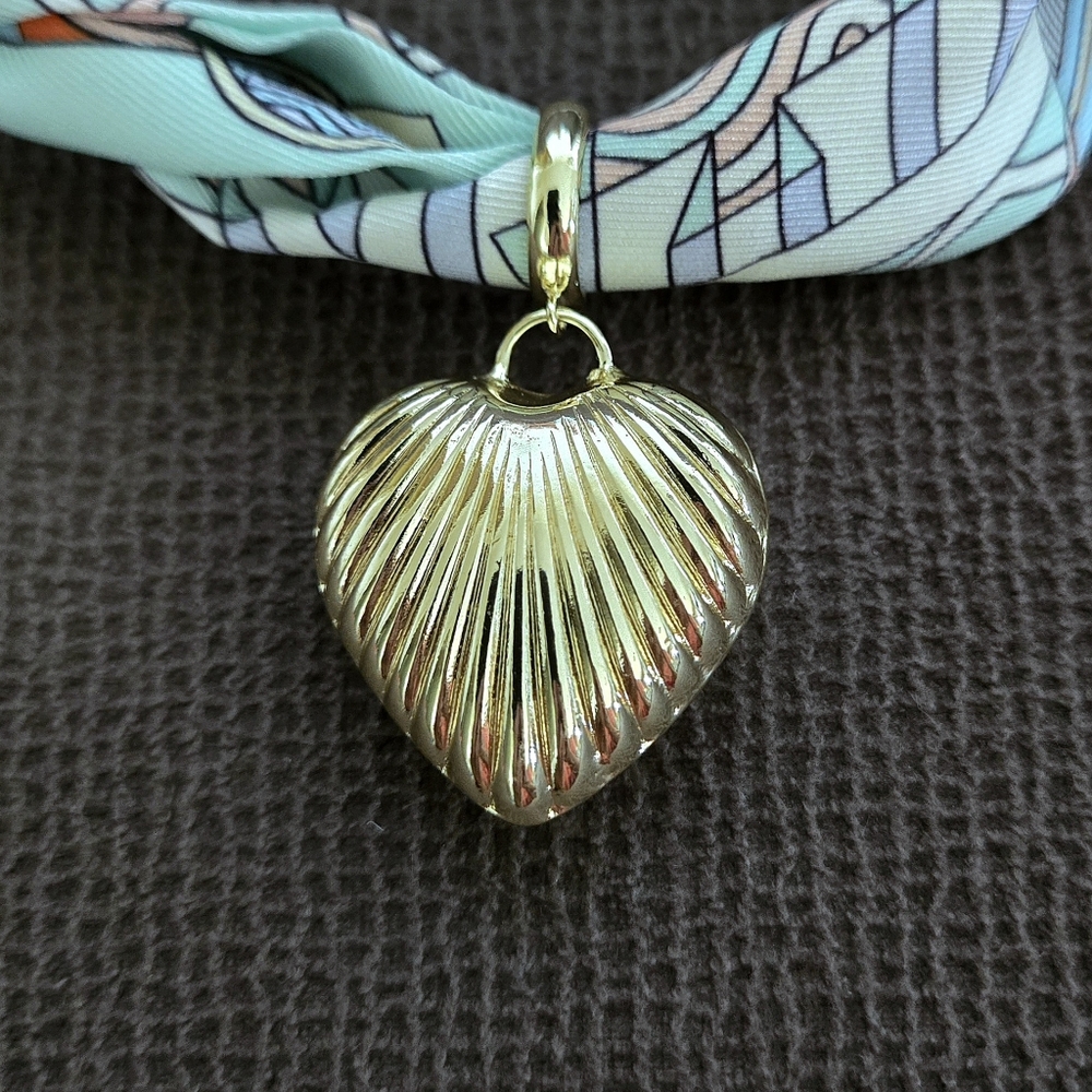 Gemelli👭 Scarf Necklace with Scalloped Gold Heart💛 Pendant - NWT - Picture 7 of 16